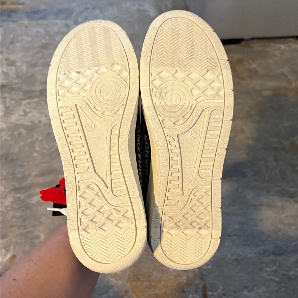 Hello Kitty and Friends Sneakers Size 8 NWT - Picture 4 of 4